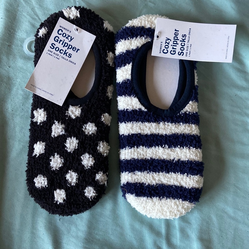 Old Navy Women’s Cozy Gripper Socks